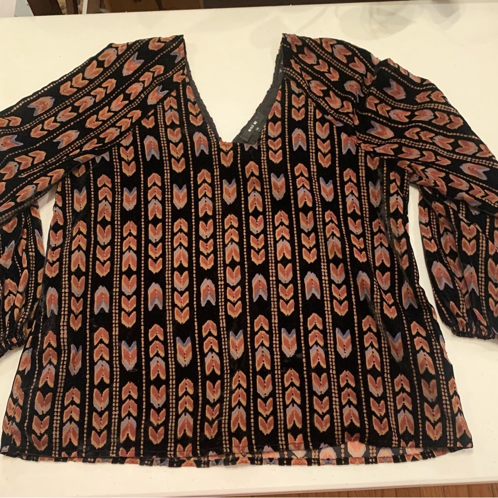 Miss Me. Dressy Medium top. Black suede and multicolor pattern. Thin sleeves.